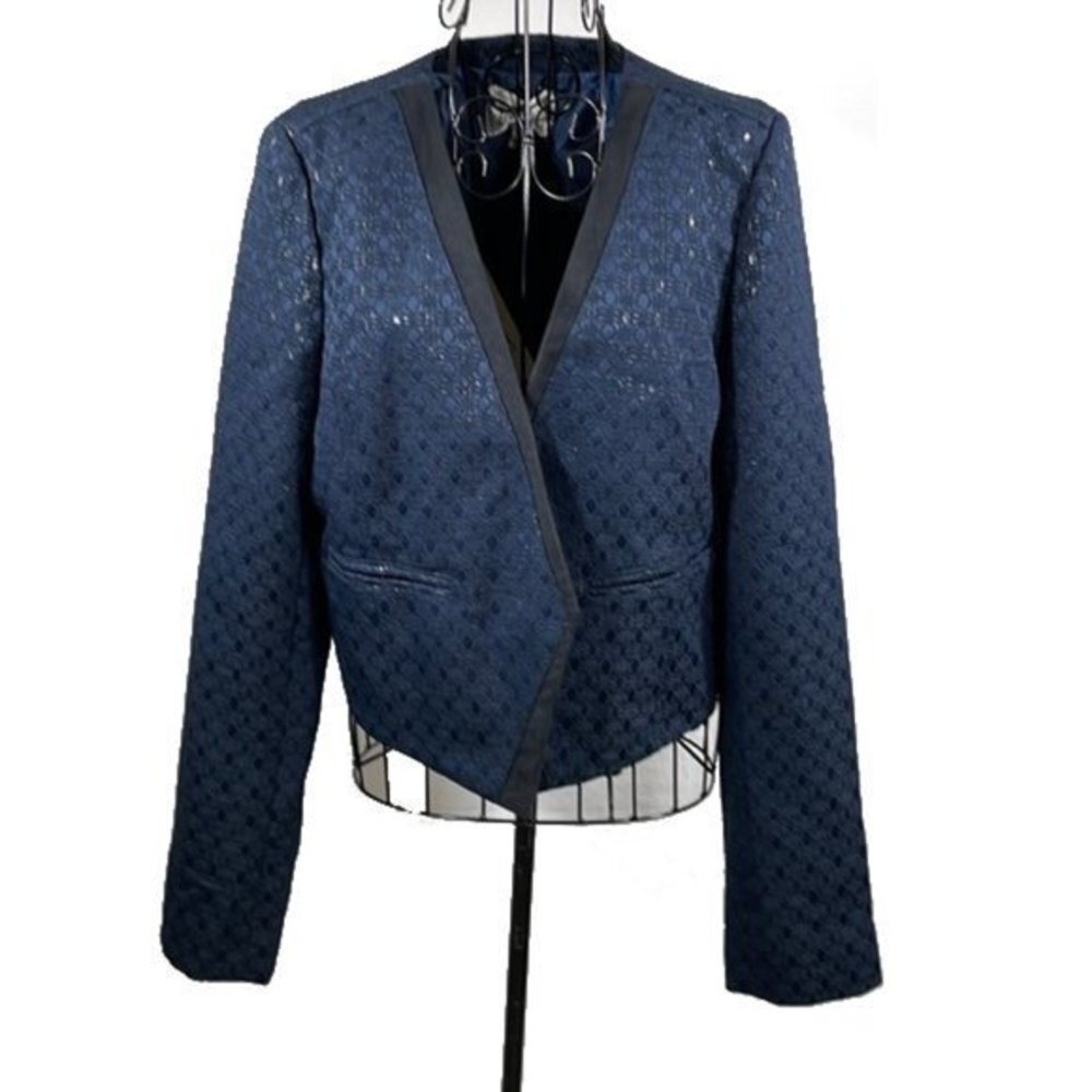 Frenchi | Cropped Navy Blazer